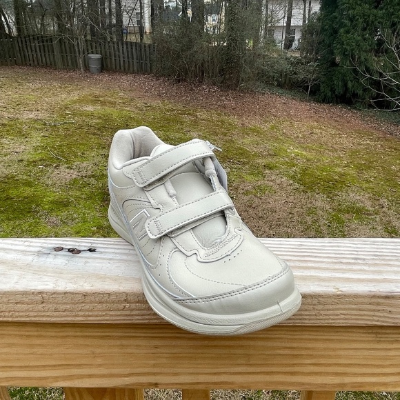 NWT- NEW BALANCE 577 WOMENS WALKING SHOES Size 7.5 - Picture 3 of 16